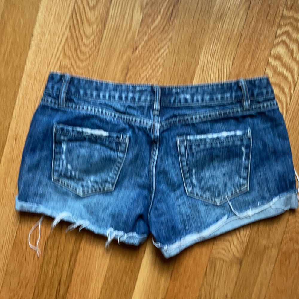 Low/Mid Rise Jean Short - Picture 2 of 3